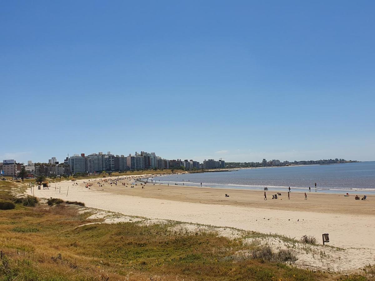 Modern Apartment First Line Beach Montevideo Uy Esterno foto